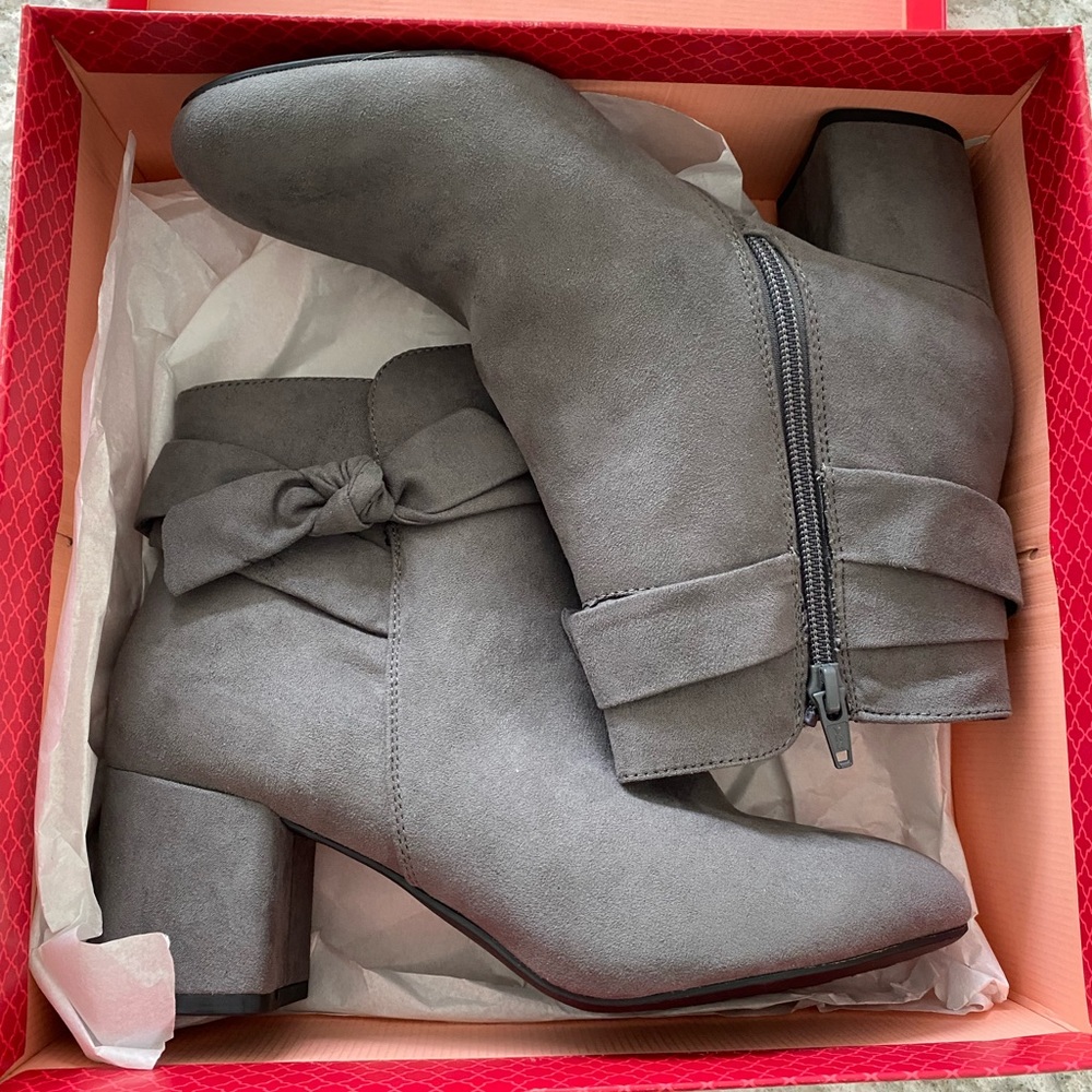Kelly & Katie grey block heel ankle boots *NWT!*